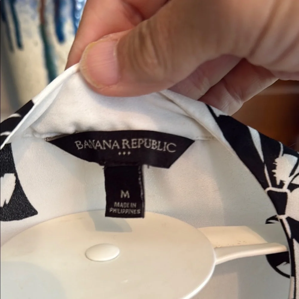 Banana Republic Elegant‎ Black and White Bow Print Blouse- worn about 5 times